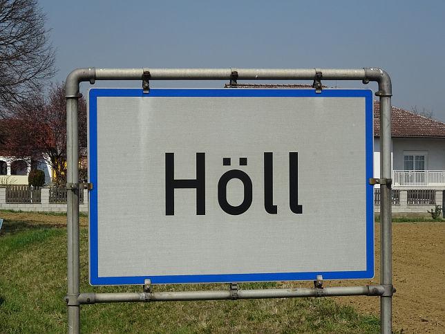 Hll, Ortstafel