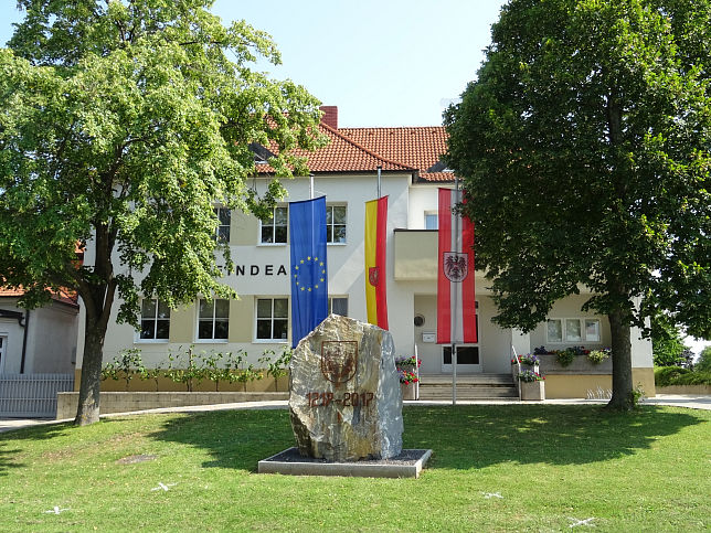 Mnchhof, Gedenkstein 800 Jahre