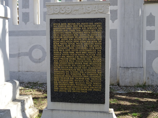 Schtzen am Gebirge, Kriegerdenkmal