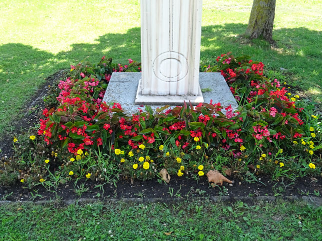 Tadten, Gedenkstein der Geschwister Schmall