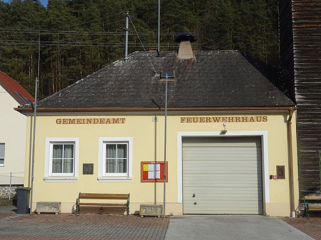 Tauchen, Gemeindeamt und Feuerwehr