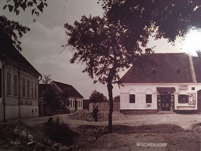 Mischendorf, Gasthaus und Geschft Wehofer