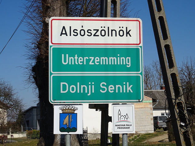 Alsszlnk, Ortstafel