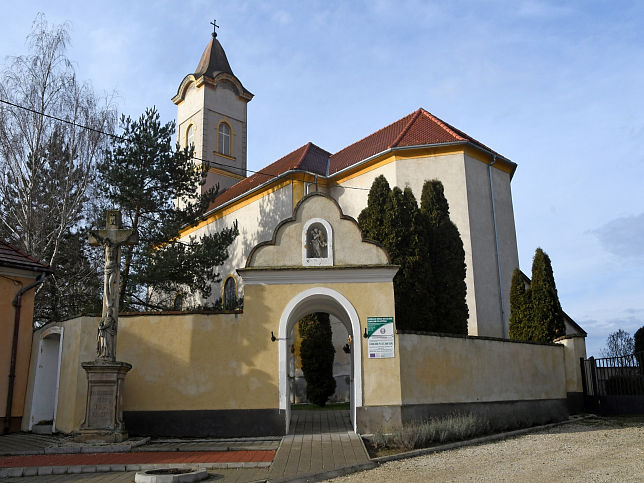 Barbacs, Kirche