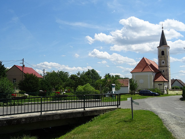 Bozsok, St. Anna Kirche