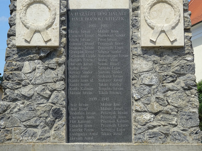 Bozsok, Kriegerdenkmal