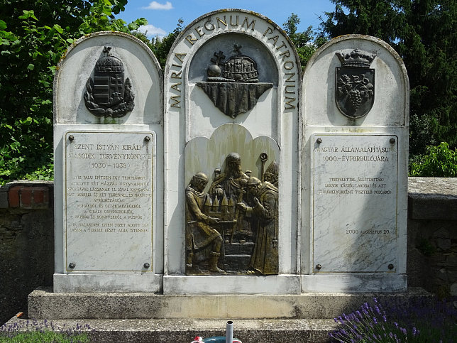 Bozsok, Millenium-Denkmal