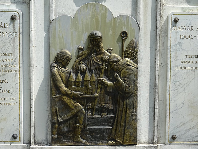 Bozsok, Millenium-Denkmal