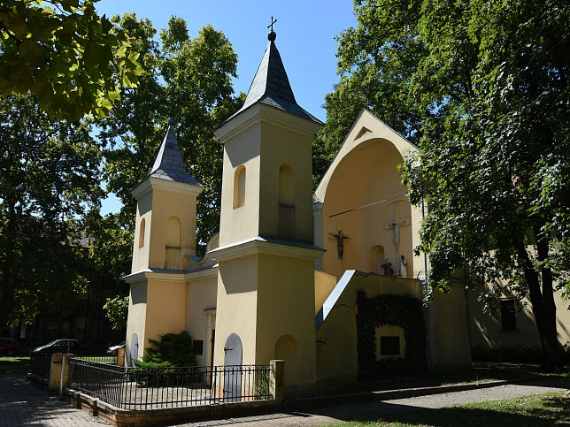 Celldmlk, Kirche