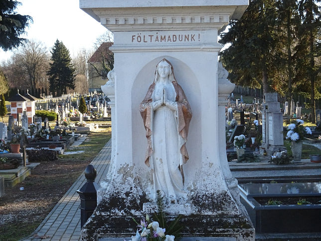 Csknydoroszl, Friedhof