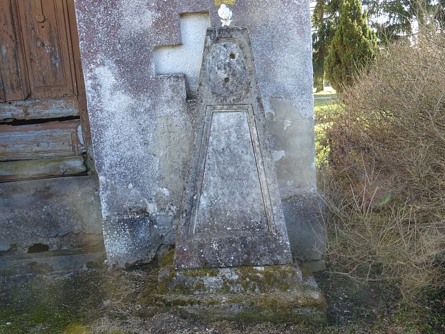 Csknydoroszl, Kapelle vor der Kirche