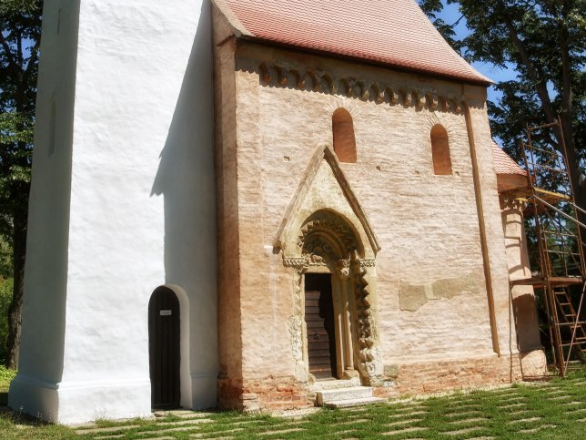 Csempeszkopcs, Kirche