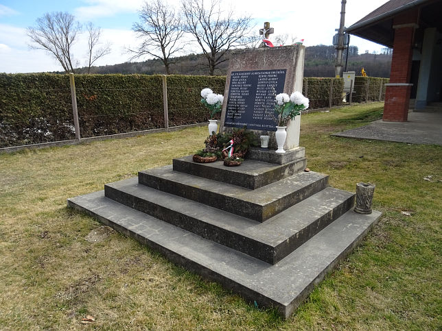 Csrtnek, Kriegerdenkmal