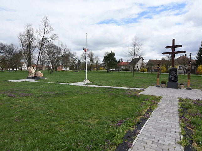 Egyhzasholls, Memorial