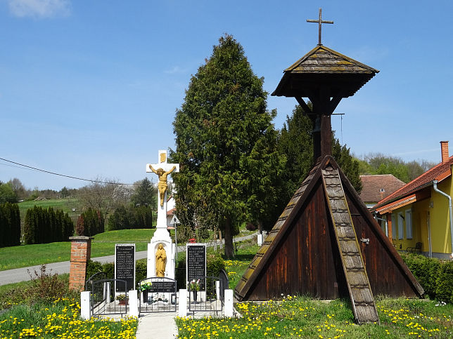 Farkasfa, Glockenturm und Kriegerdenkmal