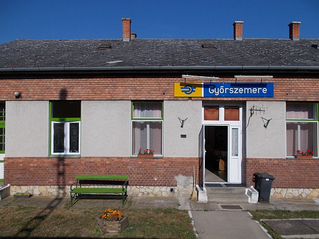 Gyrszemere, Bahnhof