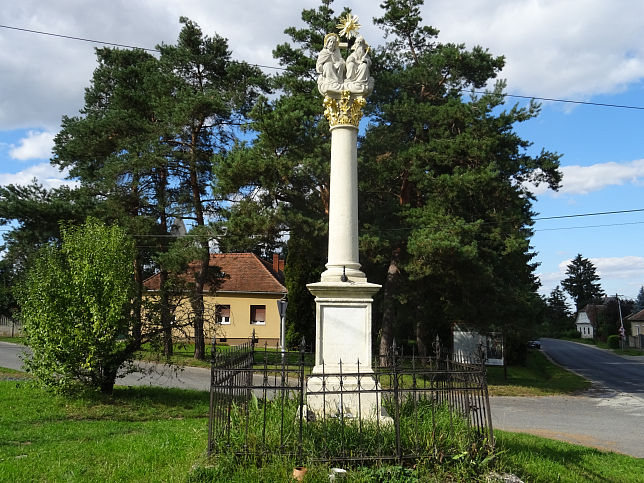 Jk, Statue der Heiligen Dreifaltigkeit