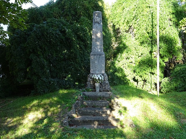 Kisunyom, Kriegerdenkmal