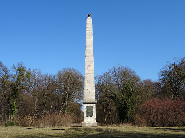 Krmend, Obelisk