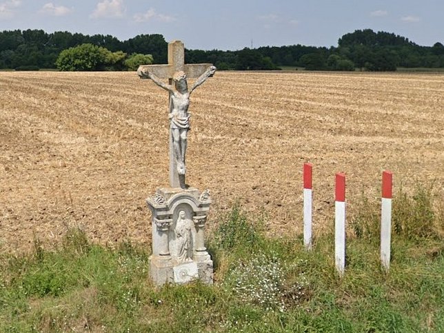 Megyehd, Steinkreuz