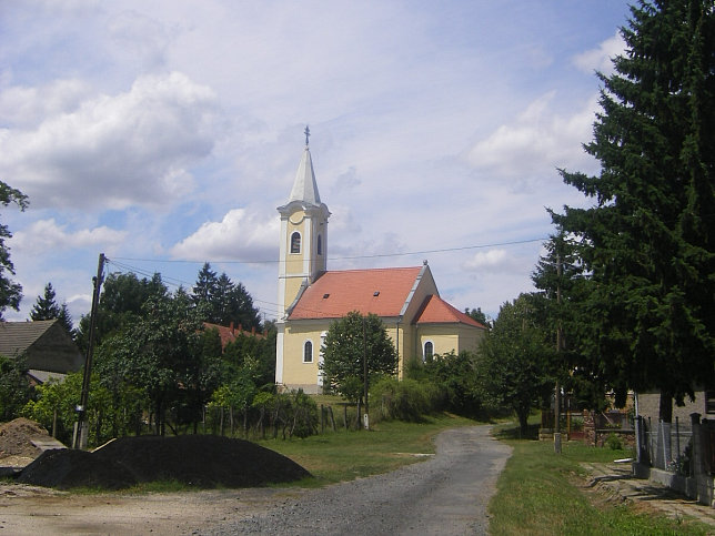 Nagysimonyi, Kirche