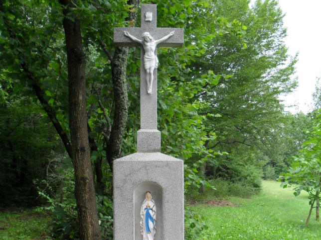 Orfalu, Kreuz