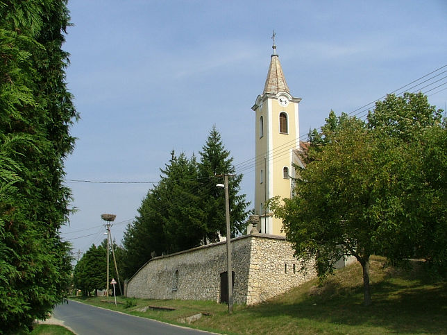 Oszk, Kirche