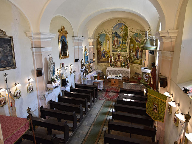 Sorkifalud, Kirche Sankt Leonhard