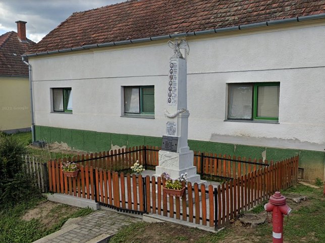 Szaknyr, Kriegerdenkmal