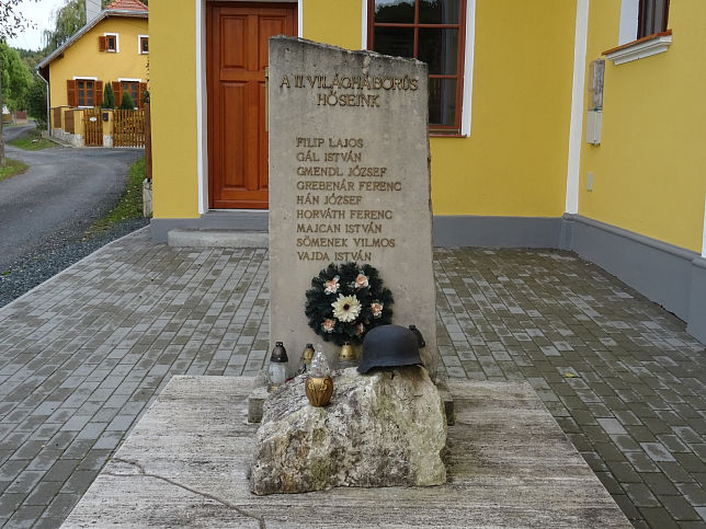 Szakonyfalu, Kriegerdenkmal