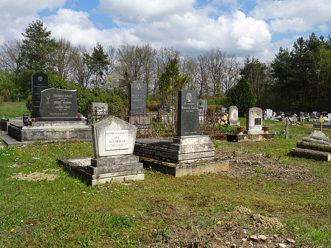 Szalaf, Friedhof