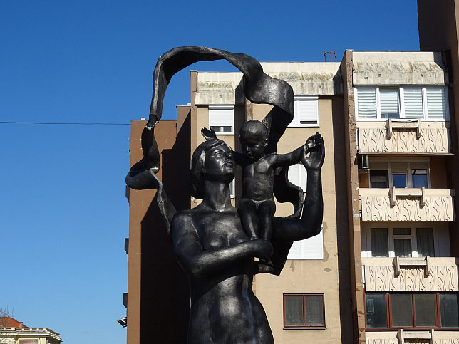 Szombathely, Skulptur 'Mutter mit Kind'