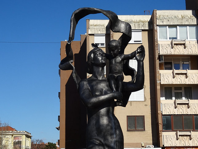 Szombathely, Skulptur 'Mutter mit Kind'