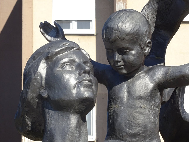 Szombathely, Skulptur 'Mutter mit Kind'