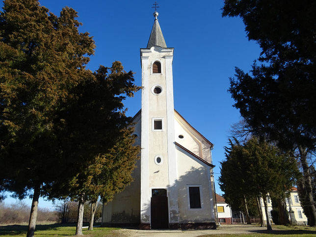 Vasalja, Kirche