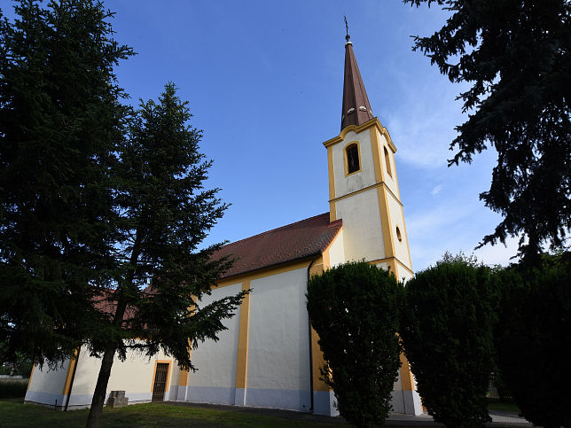 Vasasszonyfa, Kirche