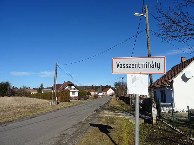 Vasszentmihly, Ortstafel