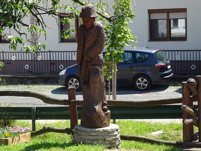Velem, Figurengruppe beim Heldentor