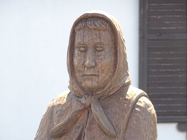 Velem, Figurengruppe beim Heldentor