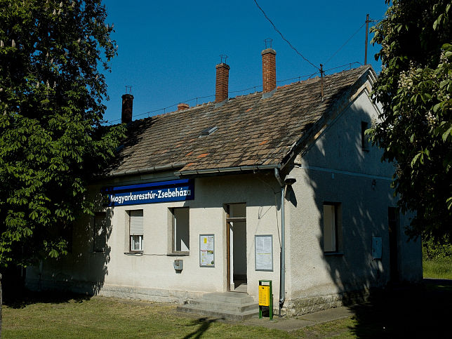 Zsebehza, Bahnhof