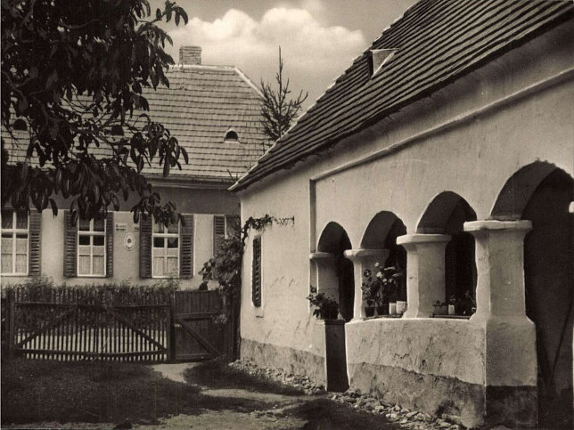 Csknydoroszl, Bauernhaus