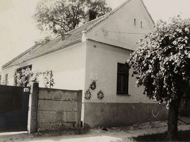 Duka, Dichterin Judit Dukai Takch