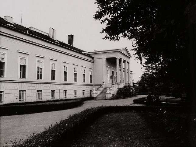 Hegyfalu, Schloss Szchenyi