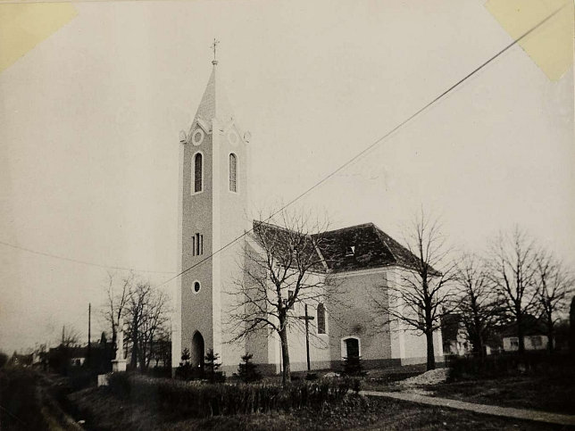 Rbapaty, Kirche