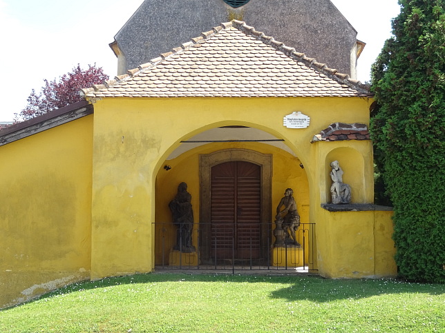 Magdalenenkapelle und Ehrenmal