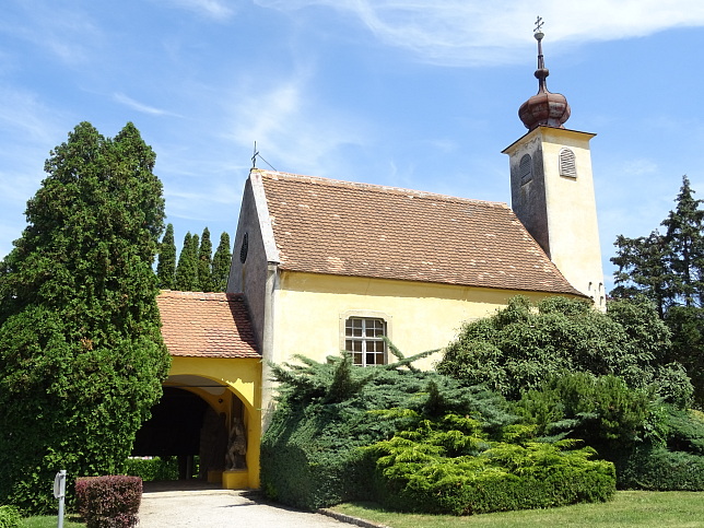 Magdalenenkapelle und Ehrenmal