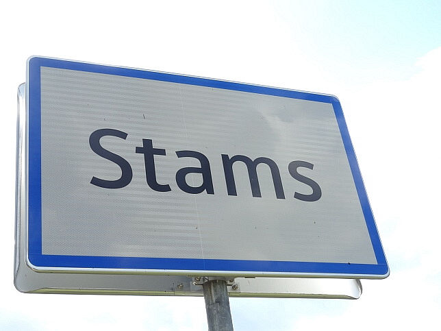 Stams, Ortstafel