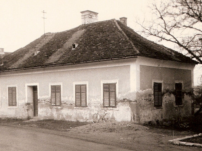 St. Nikolaus, Alte Schule