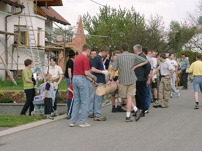 Maibaumaufstellen 30.4.2011