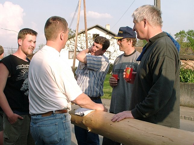 Maibaumaufstellen 30.4.2011